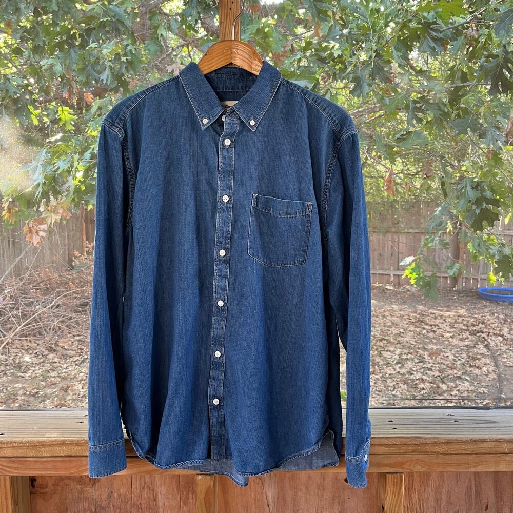 Gap Men's Medium Wash Denim Button Down Shirt Size XL